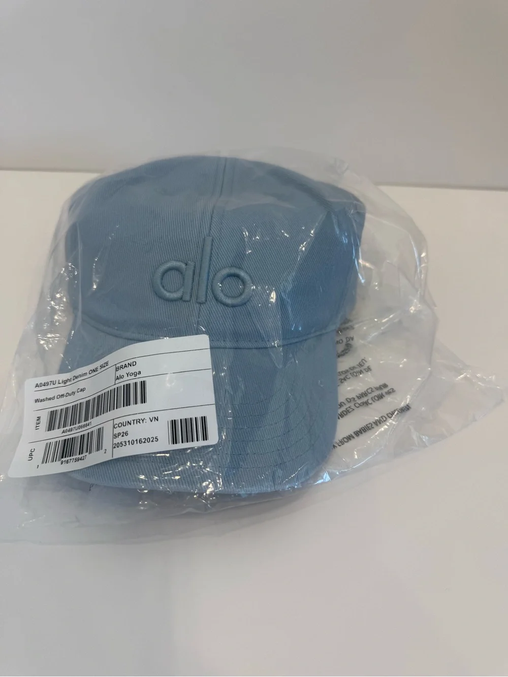 NWT ALO Yoga Washed Off-Duty Cap Light Denim Blue Athlesiure Athletic Casual